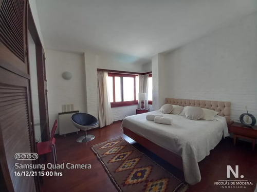 Vende Casa En Excelente Estado, Reciclada. De 6 Dormitorios En Peninsula. Punta Del Este