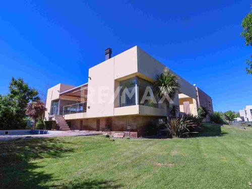 Alquiler De Casa 3 Dormitorios Comahue Golf