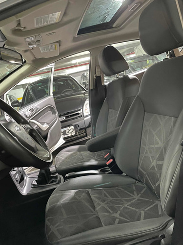 Ford Fiesta Kinetic Design 1.6 120cv Titanium 2012 Sepautos