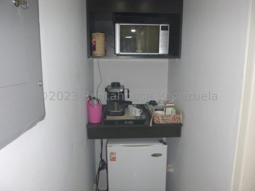 Ms: 24-9505, Vendemos Cómoda Oficina En El C.c. Paseo El Hatillo. A=70m2, 1b.