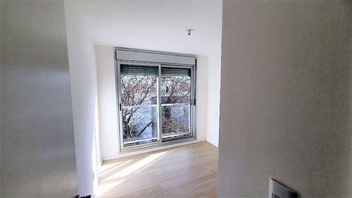 Imagen 4 de 8 de -apartamento Un Dormitorio, Balcón, Barrio Sur, Centro.