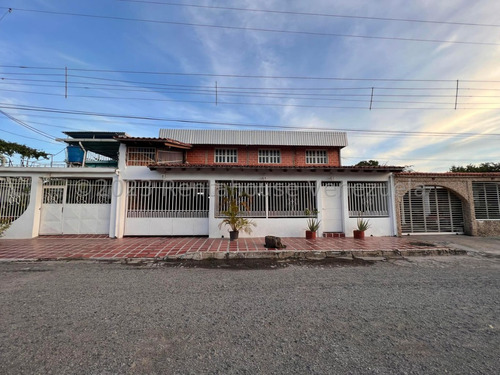 Jip 24-7885. Gran Oportunidad Casa En Venta En Urbanismo Privado, Con Hermosa Cocina Empotrada, Espacios De Lujo. La Casa Ideal Para Tu Nuevo Hogar. Ven A Visitarla. Urb. La Fundación Cagua.