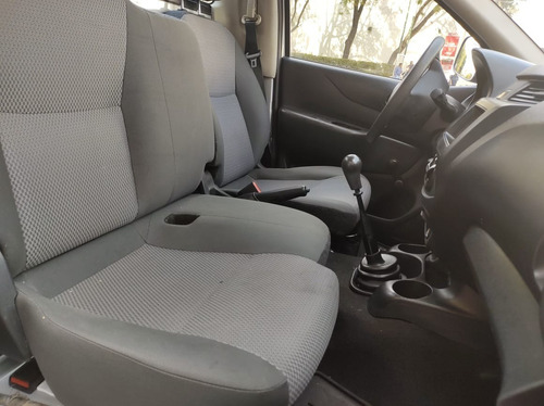 Nissan Np300 Estaquita Batea Mt 2018