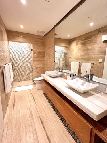 Venta De Hermoso Apartamento Con Vista A La Marina De Cap Cana, Punta Cana