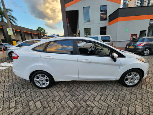 Ford Fiesta 1.6 Sportback Se Automática