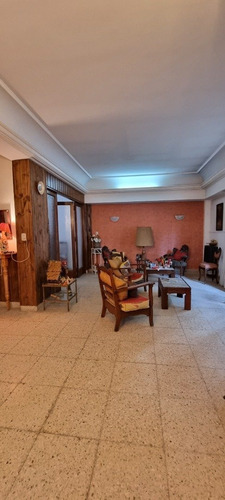 Imagen 3 de 30 de Chalet Cuatro Ambientes Con Dependencia De Servicio