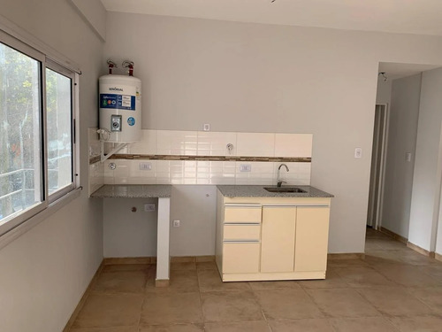Imagen 5 de 8 de Departamento 2 Ambientes Con Balcon Al Frente En Portela 95 Lomas De Zamora