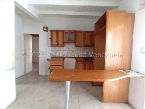 Económica Casa En Venta Cabudare Los Pinos 24-8148 App