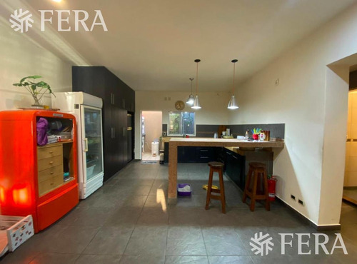 Imagen 6 de 13 de Venta De Casa De 3 Ambientes Con Cochera En Bernal Oeste (28126)