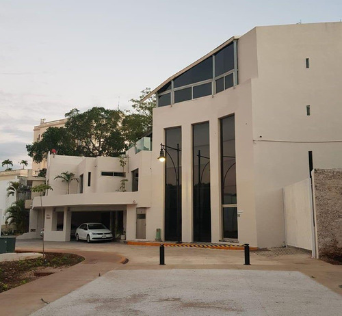 Edificio En El Centro A Una Cuadra De Paseo De Montejo Mérida