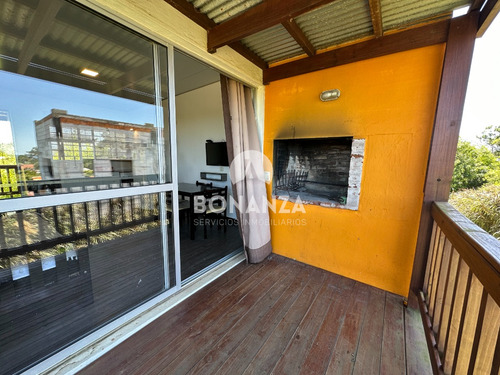 Complejo En Venta En Punta Negra, Con Piscina Y Cerca De La Playa. 8 Apartamentos.