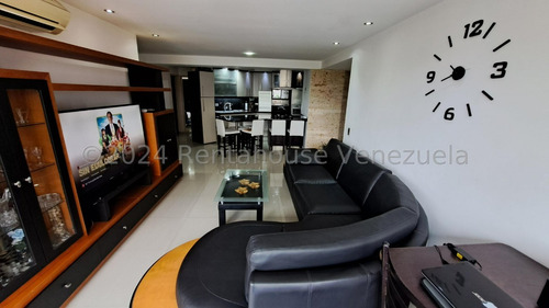 Estupendo Apartamento Remodelado Con Piscina En Santa Inés Iq24-25124