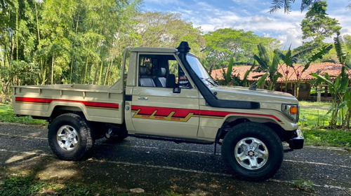 Toyota Land Cruiser Fj75