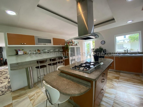 Amplia Y Luminosa Casa En Venta En Bosques De La Lagunita