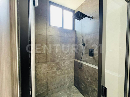 Venta Casa En Privada 3 Recamaras, 3 Baños, Con Jardín Y Sótano, Zona Cholula