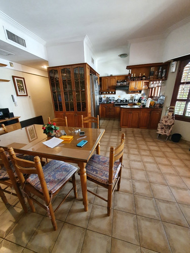 Imagen 3 de 14 de Venta Casa Echesortu Toda En Planta Baja Pileta Quincho