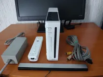 Comprar Nintendo Wii Retrocompatible Con Wiimote, Detalle En Lector Blanco