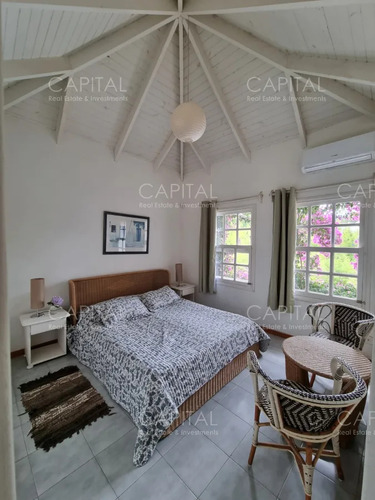 Casa De Cinco Dormitorios En Alquiler - En La Barra Punta Del Este