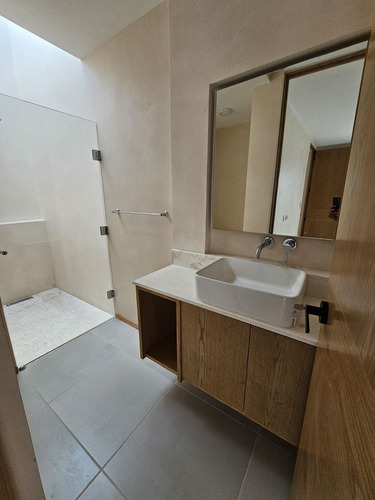 Casa Remodelada De Una Planta En Venta En Conkal.