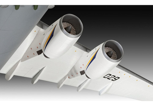 Avión Antonov An-124 Ruslan 1/144 Model Kit Revell