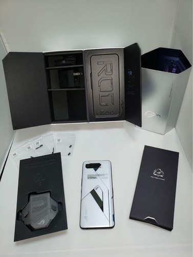 Asus Rog Phone 5 Ultimate White 6.78  18/512gb Snapdrago
