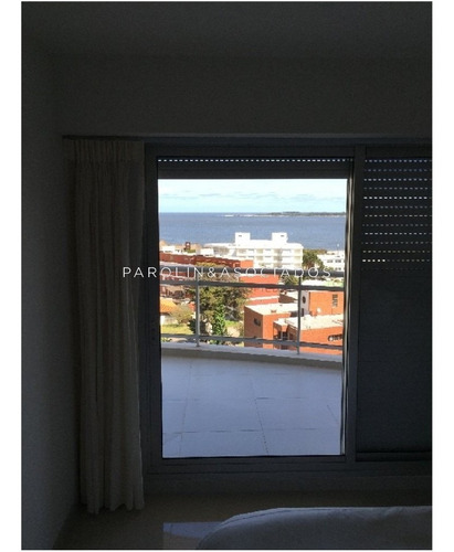 Apartamento A La Venta En Punta Del Este Edificio Sunrise- Ref: 1059
