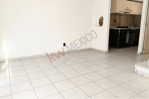 Casa En Venta En Hacienda Del Valle Ii, San Mateo Otzacatipan, Toluca