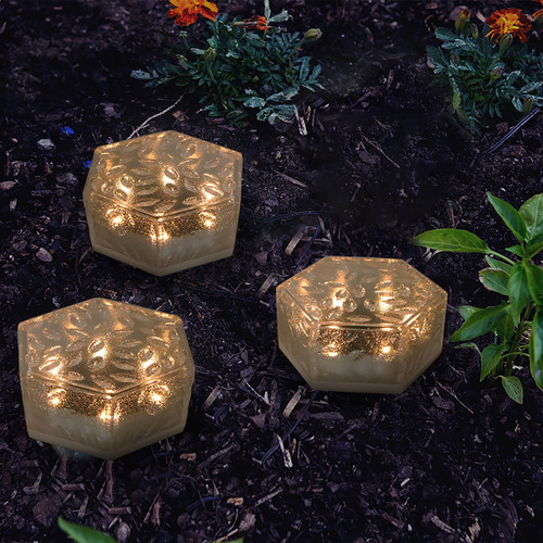 Una Lámpara De Jardín Solar Hexagonal De Ladrillo De Hielo E