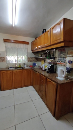 Imagen 10 de 18 de Casa 3 Dormitorios Con 1230 Mts De Terreno Barrio Ideal