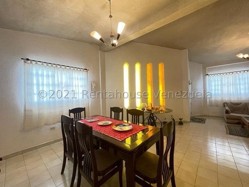 Imagen 4 de 14 de Casa, Con Amplias Y Cómodas Áreas Comunes, Así Como Sus Habitaciones, Adornada Con Una Cocina Clásica. Inmejorable Ubicación. #22-13498
