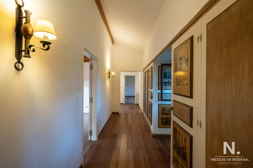 En Venta Casa De 4 Dormitorios, Con Agradable Entorno En Golf, Punta Del Este.