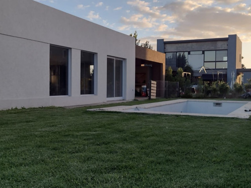 Imagen 9 de 17 de Casa En Venta De 3 Dormitorios C/ Cochera En Guernica