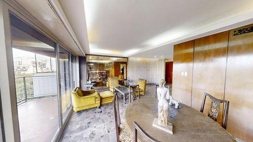 Departamento De 4 Ambientes En Venta En Flores.