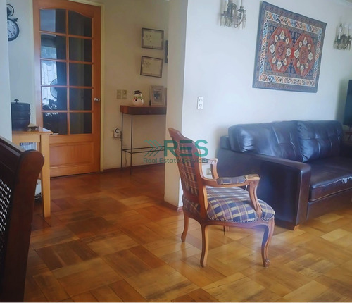 Casa En Venta De 4 Dorm. En Las Condes