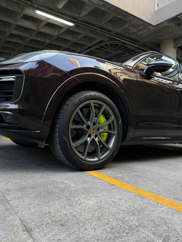 Porsche Cayenne Coupe Turbo S e hybrid