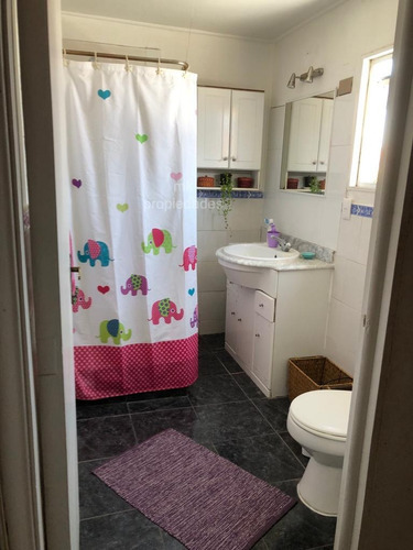 Venta Cómoda Casa De 4d A 2 Cuadras De Avda. Los Carreras