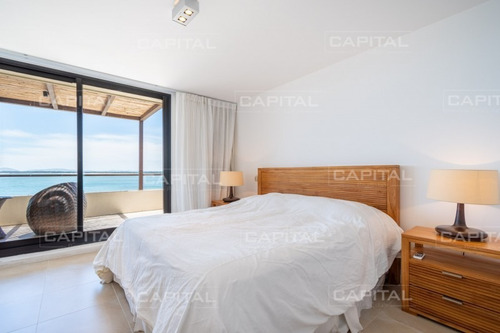 Amplio Departamento En Venta De Tres Dormitorios Más Dependencia Y Parrillero De Uso Exclusivo, Punta Ballena- Ref: 30286