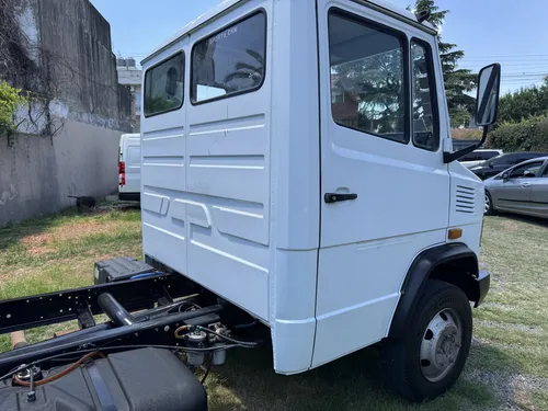 Mercedes Benz 710 Chasis C/cabina 2009