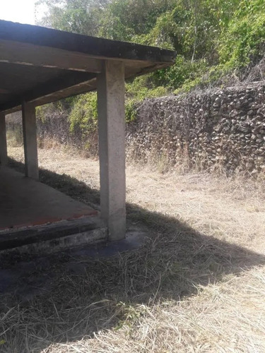 Imagen 3 de 10 de Terreno Con Casa Galpones En Venta Kempis Guatire Ref 200000