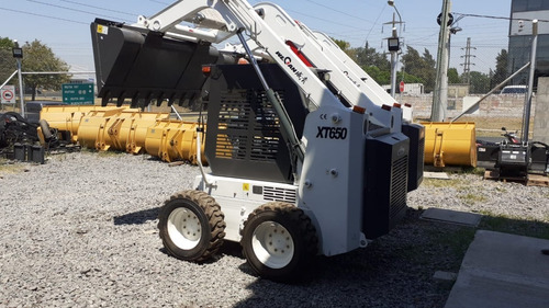 Imagen 2 de 3 de Minicargadora Xt650