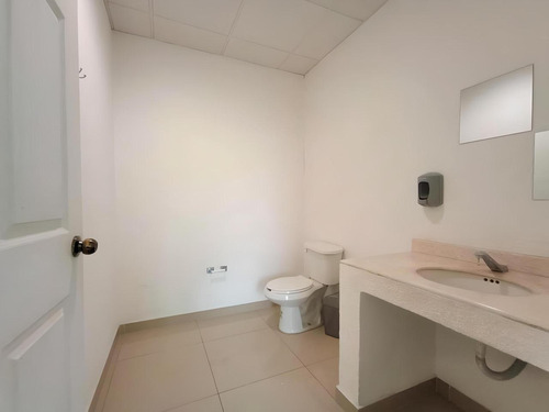 Oficina Amueblada En Renta Con Todos Los Servicios Incluidos En Carretas, Querétaro.