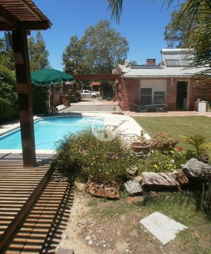 Casa Con Piscina En El Tesoro