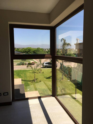 Hermoso Dúplex En Venta -  Barrio Vistapueblo