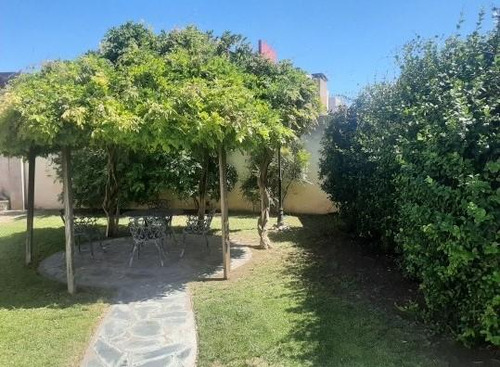 Casa En Venta - 4 Dormitorios 3 Baños 2 Cocheras - 350mts2 - Bahía Blanca