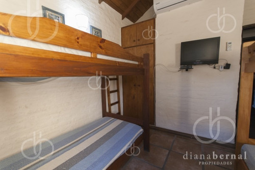 Casa En Pinares, 3 Dormitorios - Ref: 43196