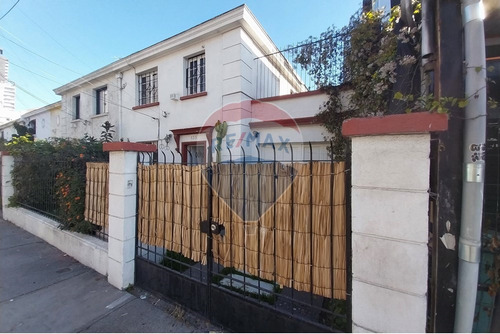 Casa En Venta Ñuñoa 4d+2b+est+bod, Barrio Italia
