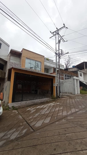 Imagen 2 de 21 de Casa Urb Canta Claro, La Machiri. Adlz