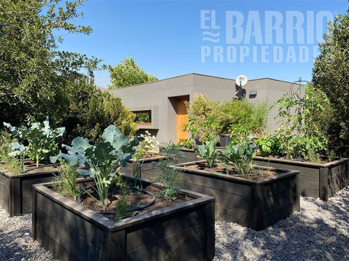 Casa En Venta De 3 Dorm. En Las Brisas De Chicureo