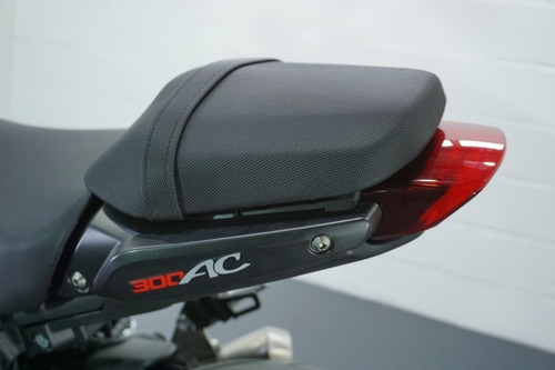 Imagen 12 de 24 de Voge 300 Ac Moto Naked Con Sistema Abs 0km 2023 No Duke 200