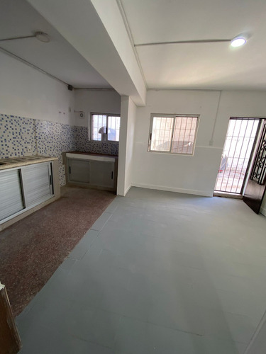 Alquiler Casa Dos Dormitorios Con Patio Cochera Opcional En Sayago